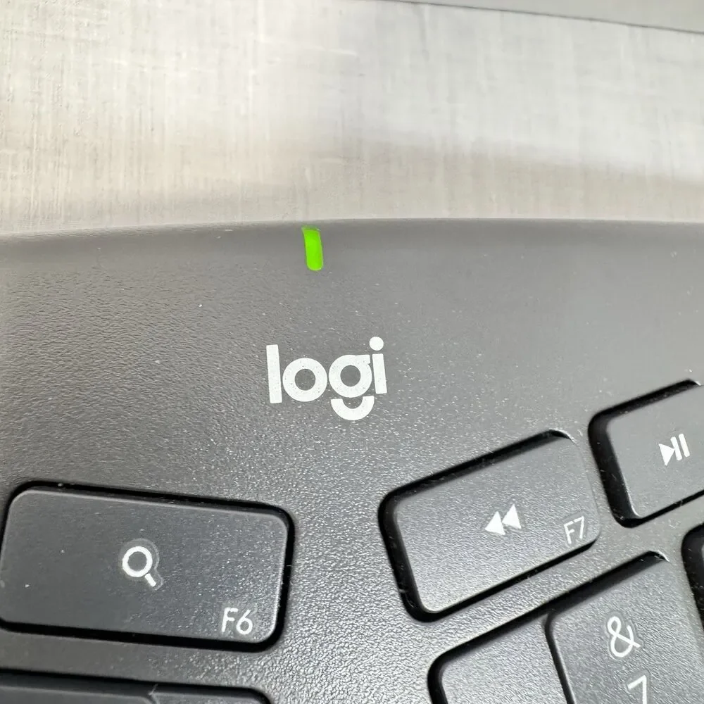 Logitech Ergo K860 Wireless Ergonomic Keyboard - Split Keyboard Dongle & Battery